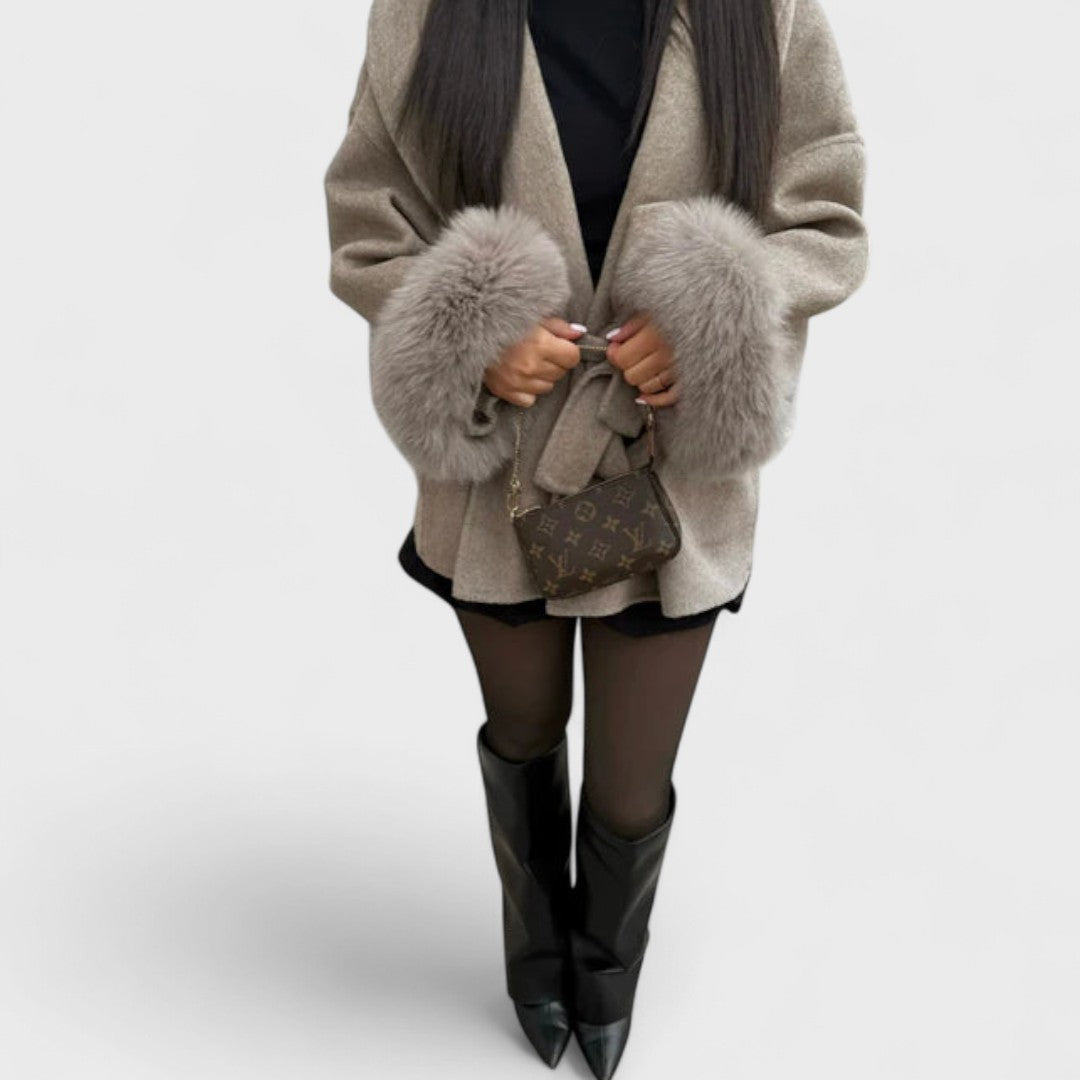 Woolcat – Elegant Wool Coat with Faux Fur Trim