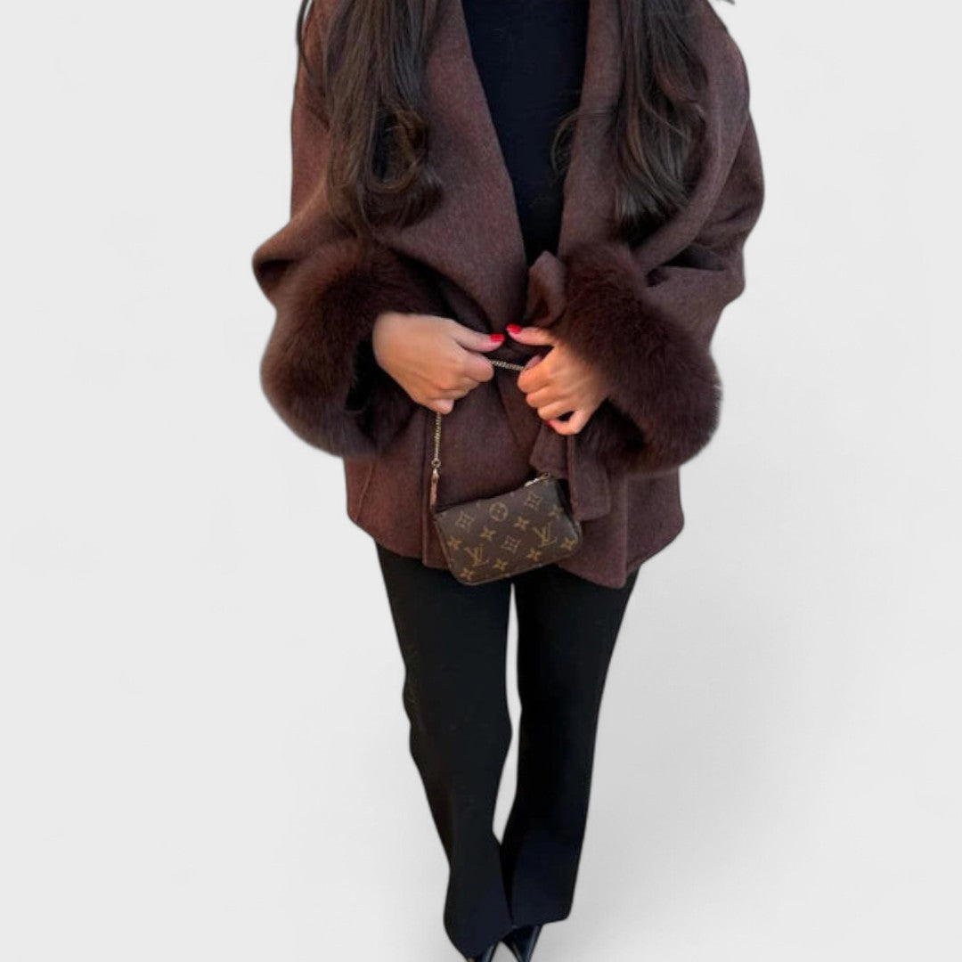 Woolcat – Elegant Wool Coat with Faux Fur Trim